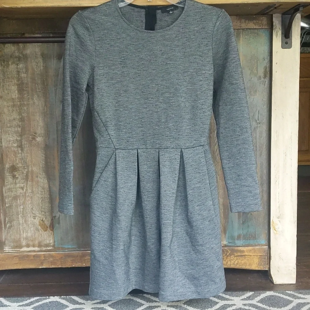 ponte knit fit and flare dress NWT Gap Ponte V-Neck Fit and Flare Dress, Black SIZE S #921959 O0809H